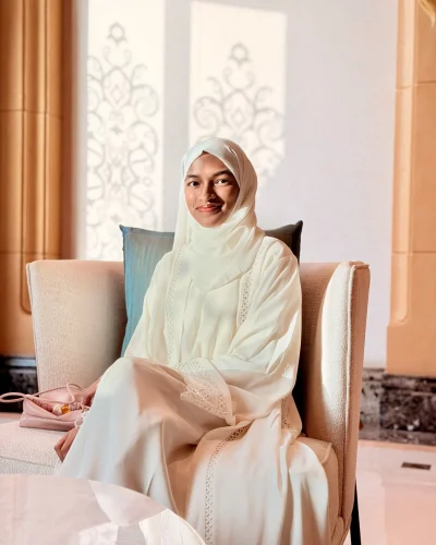 Faaiza Maryam, a Content Marketer and Content Creator in Abu Dhabi, specializing in social media content, video editing, photography, and storytelling.